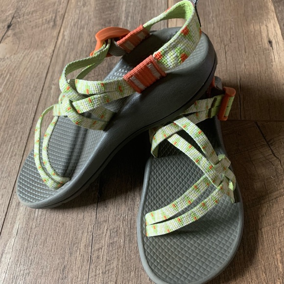 Chacos Girls Sz 2 Chacos - Picture 3 of 6